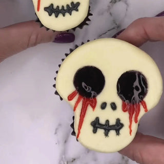 Creepy Skull Cupcakes: A Spooky Halloween Treat